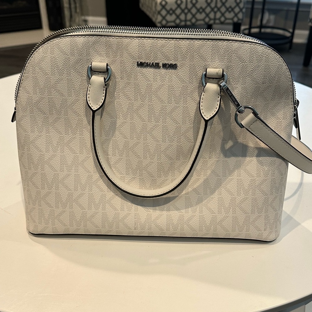 Like new Michael kors Cindy large dome satchel